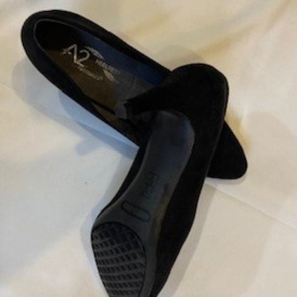 Heel Rest - Black Suede Leather Shoes - Picture 2 of 4